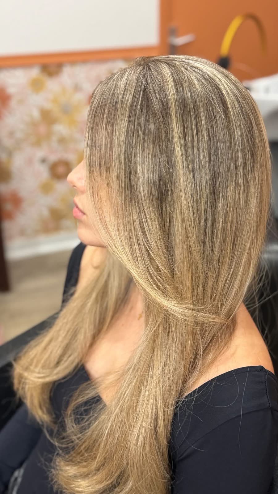 Balayage blond lumineux réalisé à L'atelier s'aimer simplement à Angers